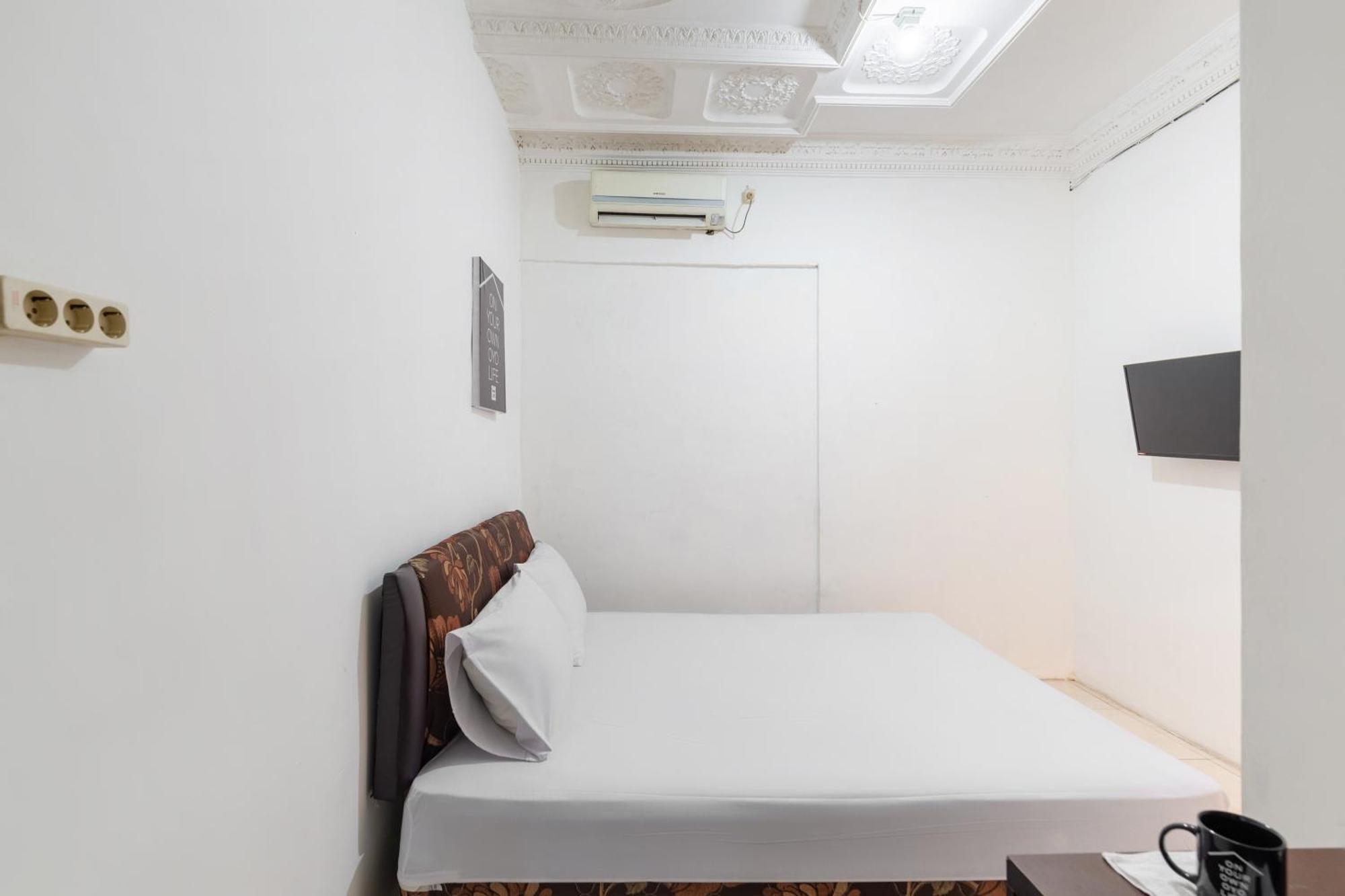 Oyo 1102 Griya Aisyah Syariah 1 Surabaya Exterior foto